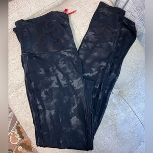 Spanx Faux Leather Camo Legging Size Large